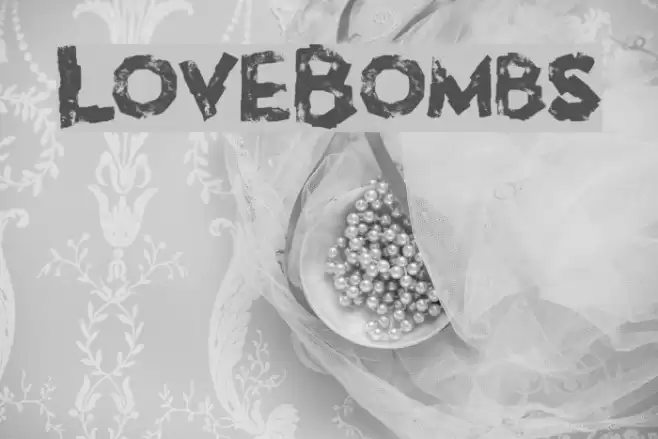 LoveBombs Шрифта examples