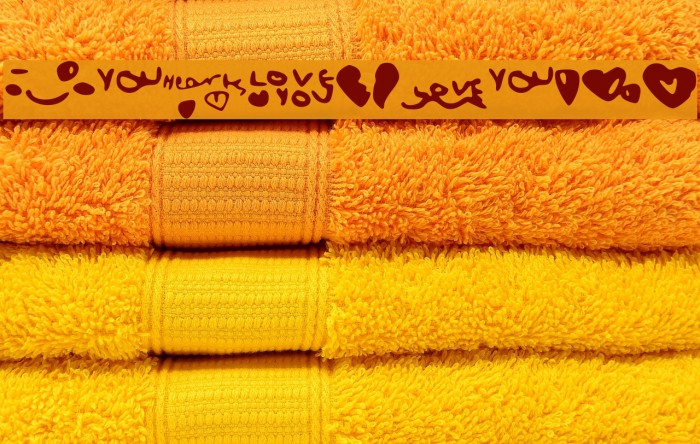 LoveShock Font examples