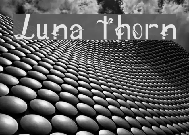 Luna thorn Font examples