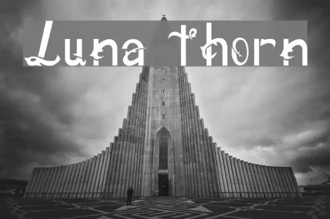 Luna thorn Font examples