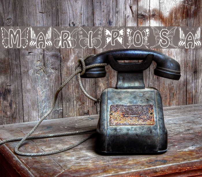 Mariposa Font examples