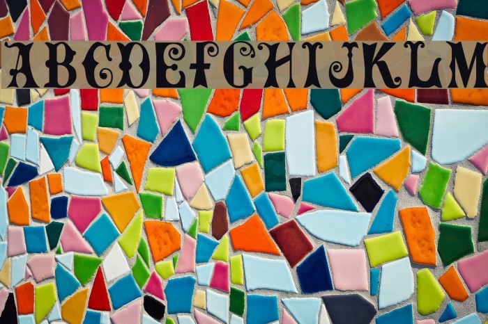 MaxCircus Font examples