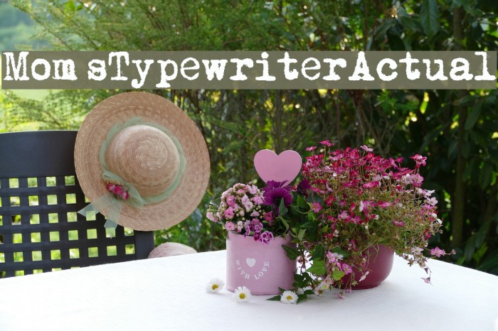 Mom´sTypewriterActual Font examples