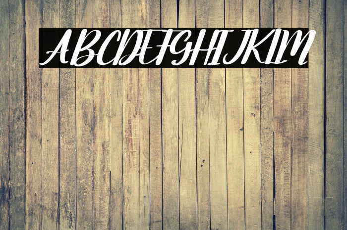 Moonday Italic Example 3