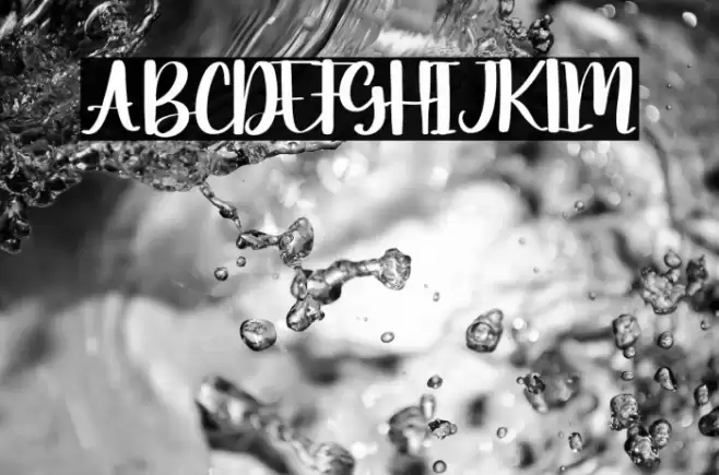 Moonday Font examples