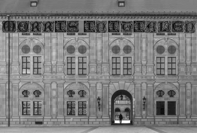 Morris Initialen Font examples