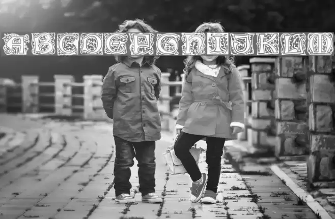 Morris Initials Шрифта examples