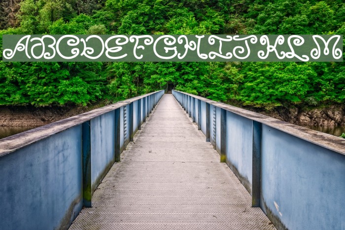 MoxyRoxie Font examples