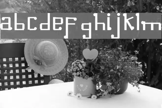 Omellons Medium Font examples