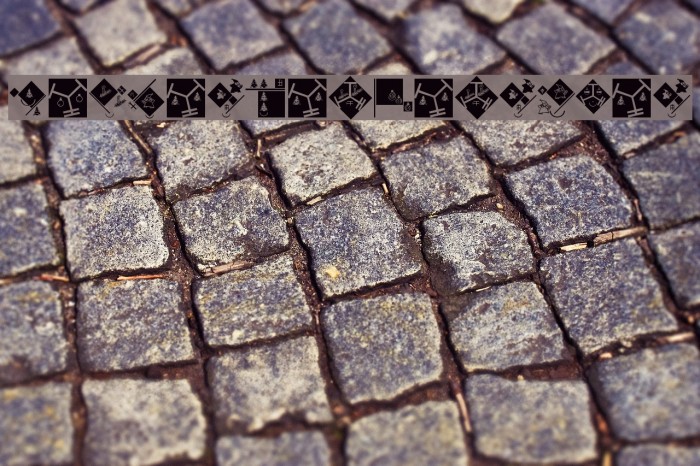 PetrasBauhausXmas Font examples