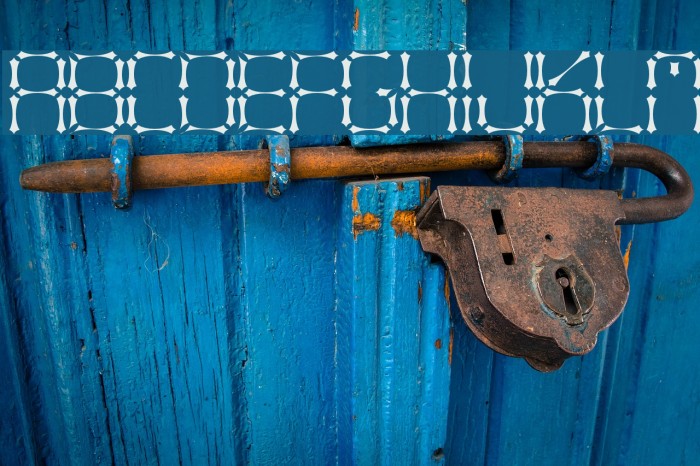 Pointy Iron Fence Schriftart examples