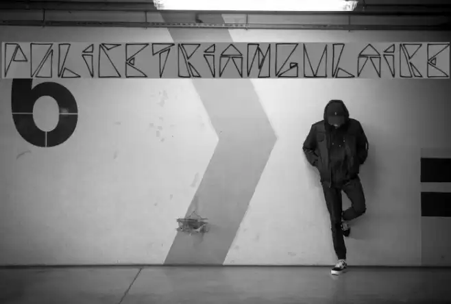 policetriangulaire Font examples