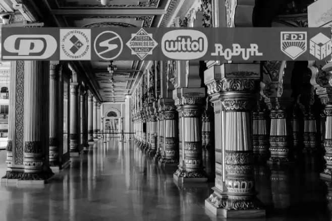 Präsent 60 Font examples