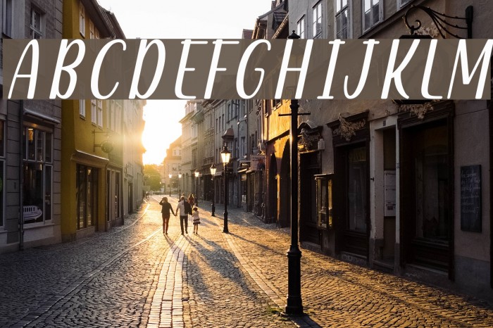 Qeiza Italic Font examples