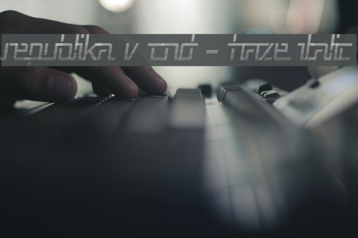 Republika V Cnd - Haze Italic Font examples