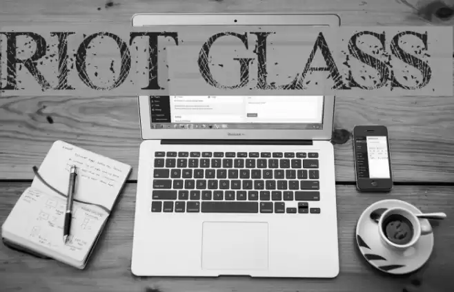RIOT GLASS Font examples