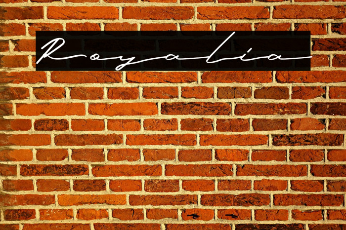 Royalia Font examples