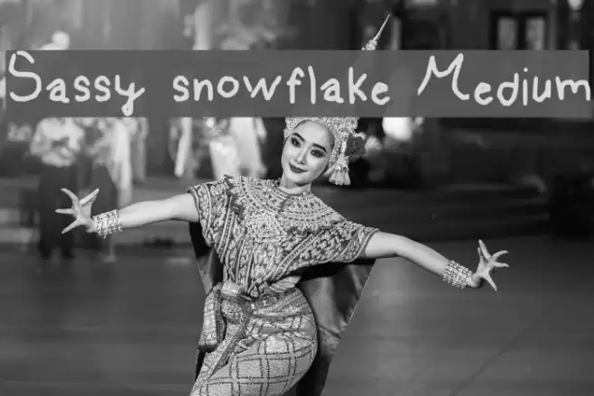 Sassy snowflake Medium Font examples