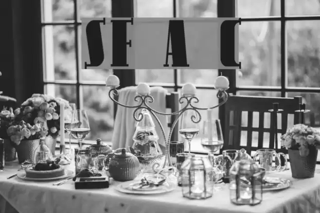 SF Avondale Cond Шрифта examples