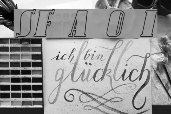 SF Avondale Outline Italic Font examples