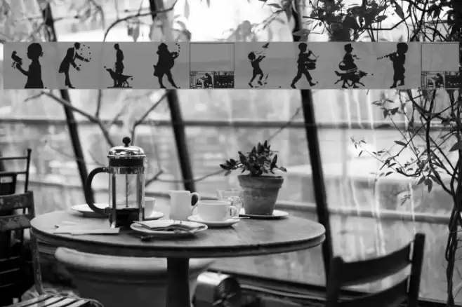 SilhousTwo Font examples