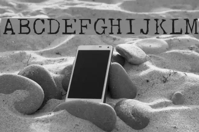 skullTypeWr00 Font examples