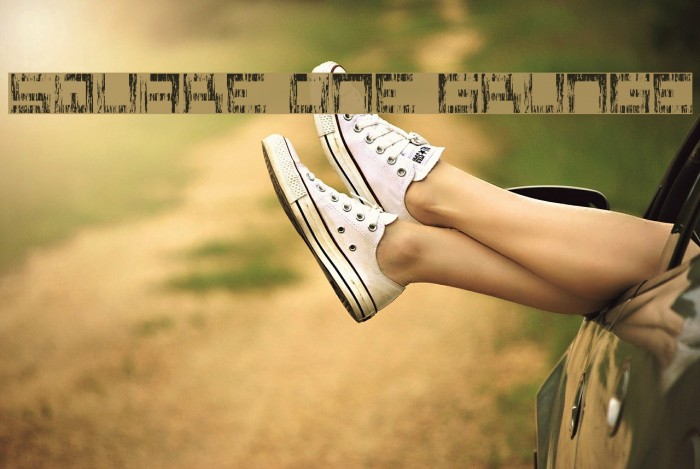 Square One Grunge Font examples