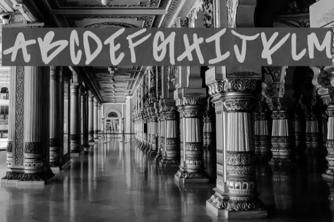 striiikerr Font examples