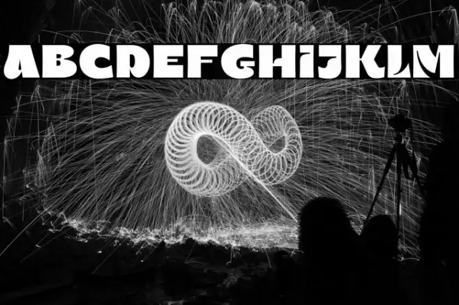 Taygiacs-Bold Шрифта examples