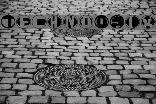 TechnoOSix Font examples