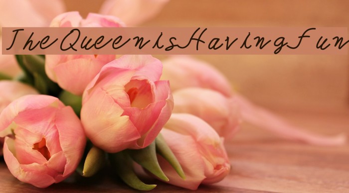 TheQueenisHavingFun Font examples