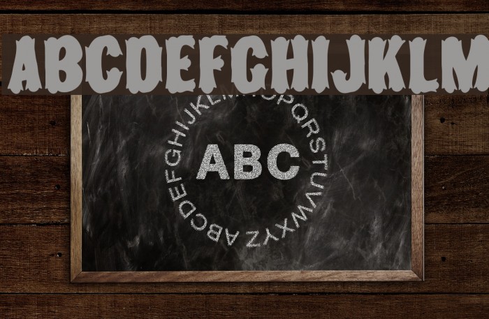 Toscanienne-Bold Font examples