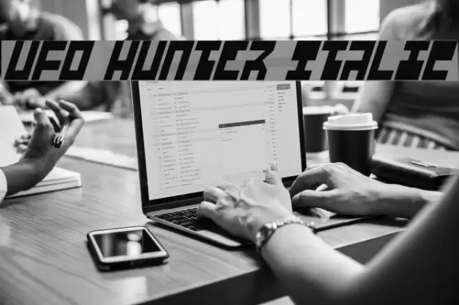 UFO Hunter Italic خط examples