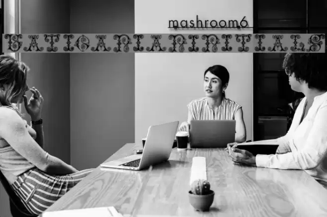 VaticanianInitials Schriftart examples