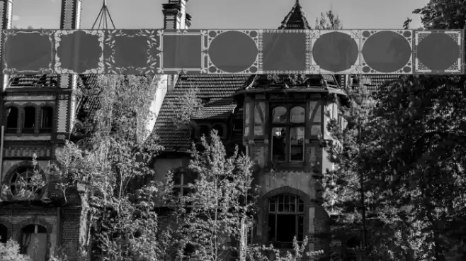 Vintage Frames 10 Font examples