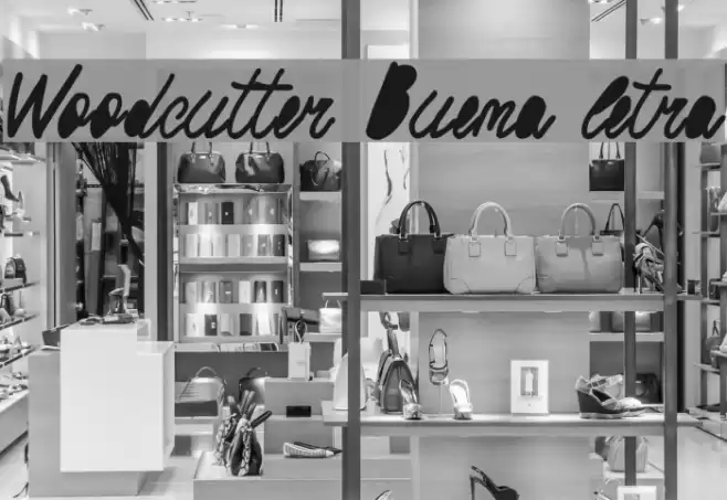 Woodcutter Buena letra Font examples