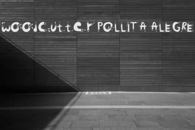 woodcutter POLLITA ALEGRE Font examples