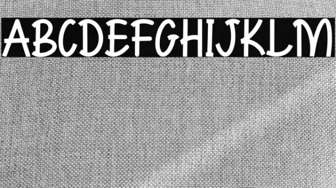 XoanaRush-Regular Caratteri examples